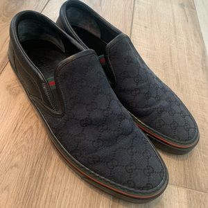 GUCCI Mens Black GG Logo Slip-on Sneakers